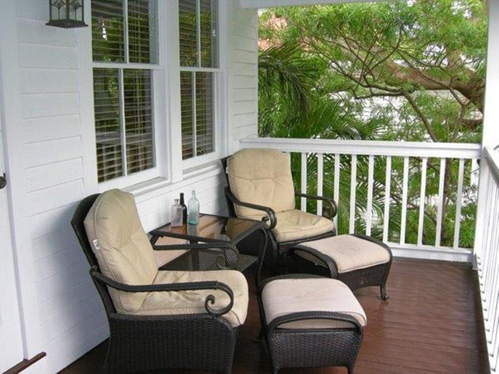 Frances Street Bottle Inn Key West Oda fotoğraf